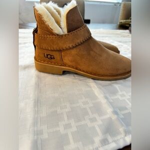 UGG Women's McKay Boots in the "Chestnut" colorway